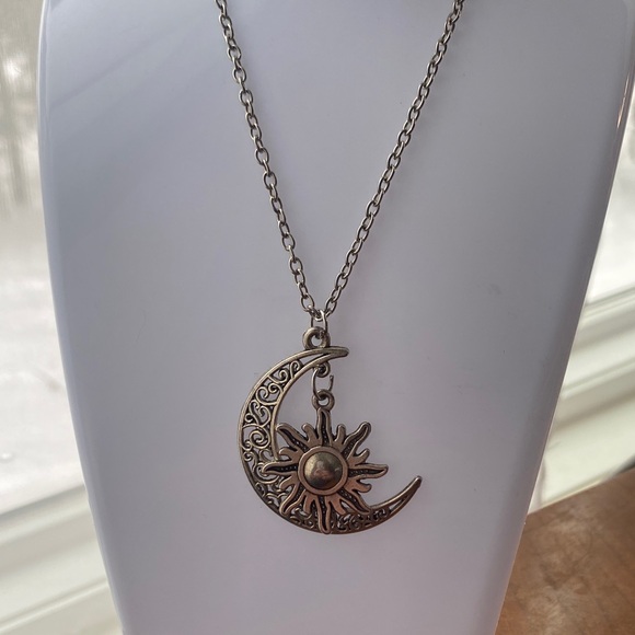 Vintage Jewelry - Vintage Silver Celestial crescent 🌙 moon & sun ☀️ Pendant Necklace